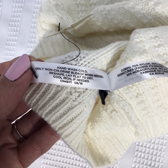 NWT Talbots Cable Knit Ivory Scarf with Faux Fur.‎ - Picture 4 of 10